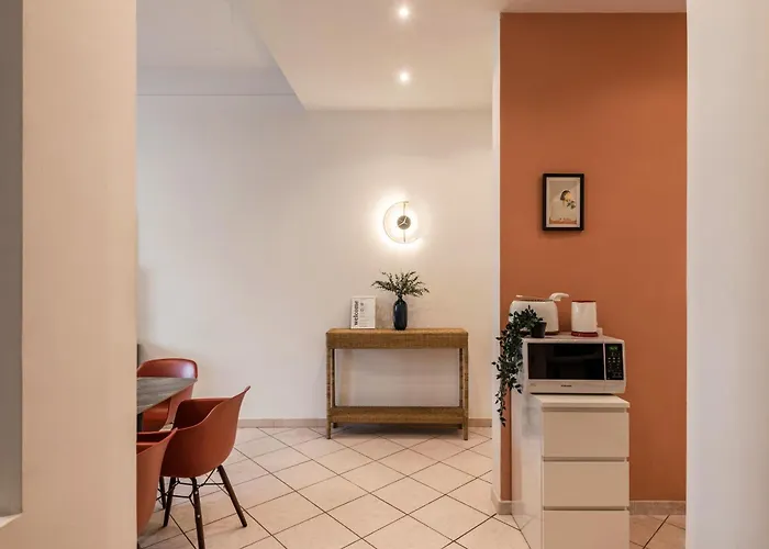 The Rent - Bright Three-bedroom Along The Tiber River *