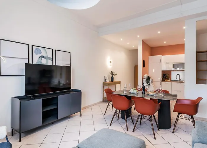 The Rent - Bright Three-bedroom Along The Tiber River * Roma