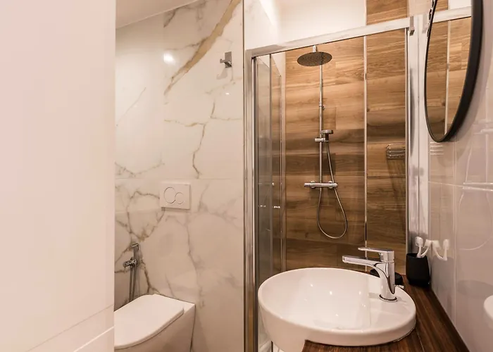 The Rent - Bright Three-bedroom Along The Tiber River Rome